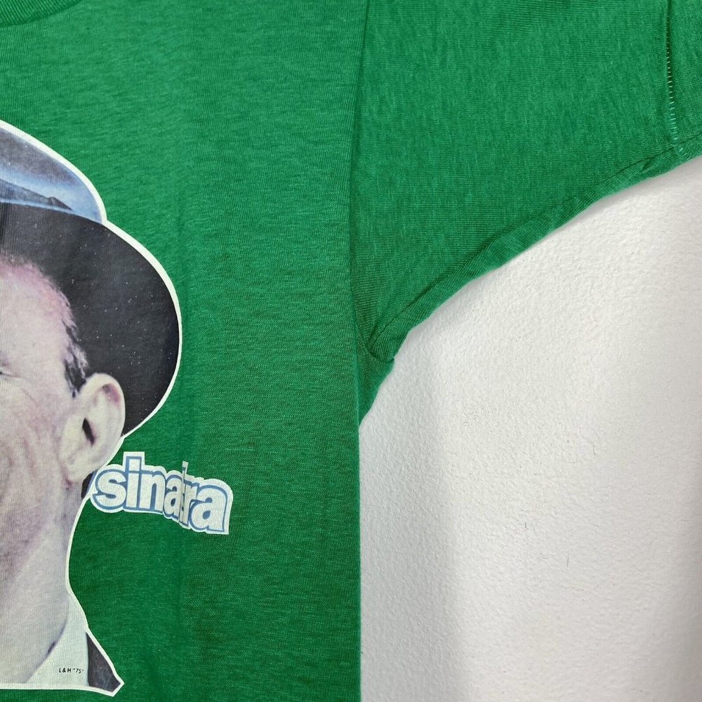 Vintage 1975 Frank Sinatra Graphic T-Shirt Mayo Spruce 30” Bust Sz Small Tee - Picture 5 of 9